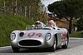 Sir Stirling Moss am Steuer des 300 SLR mit der Startnummer 722 beim Classic Insight „Erfolgsgeschichten 1955“, 23. April 2015 in Italien.